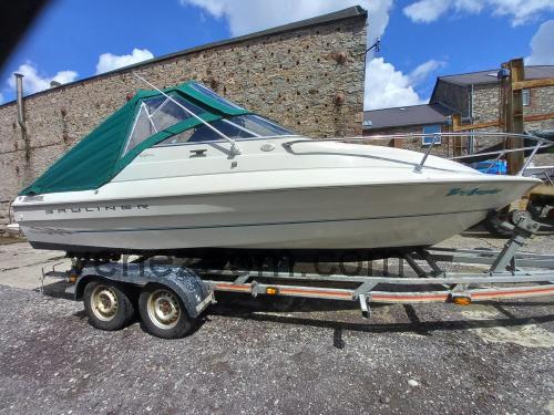 Bayliner 2000 Tekniset tiedot ja arvostelut
